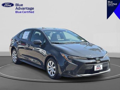 Used 2025 Toyota Corolla LE FWD image 4