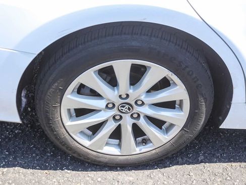 Used 2018 Toyota Camry LE FWD image 11