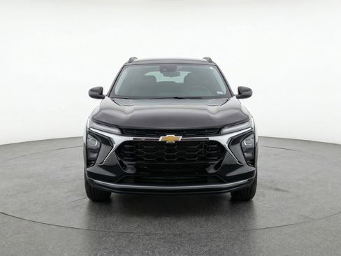 Used 2025 Chevrolet Trax LT w/ LT Convenience Package image 2