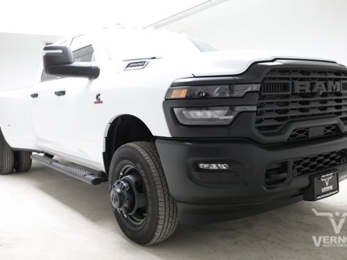 New 2026 RAM 3500 Tradesman AWD/4WD image 7