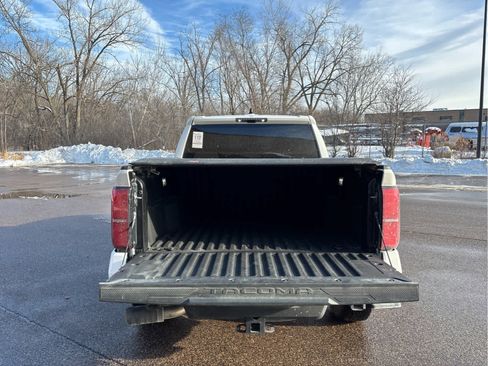 Used 2024 Toyota Tacoma TRD Off-Road image 5