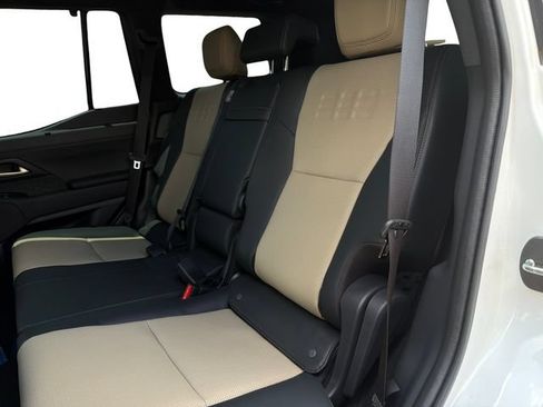 Used 2024 Lexus GX 550 AWD/4WD image 21