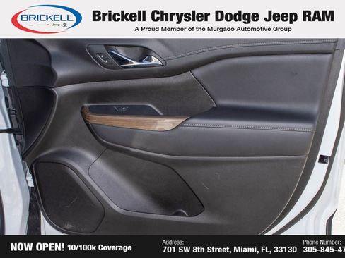 Used 2023 GMC Acadia SLE image 13