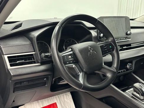 Used 2024 Mitsubishi Outlander FWD image 18