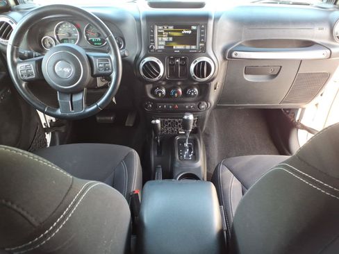 Used 2015 Jeep Wrangler Rubicon w/ Power Convenience Group AWD/4WD image 15