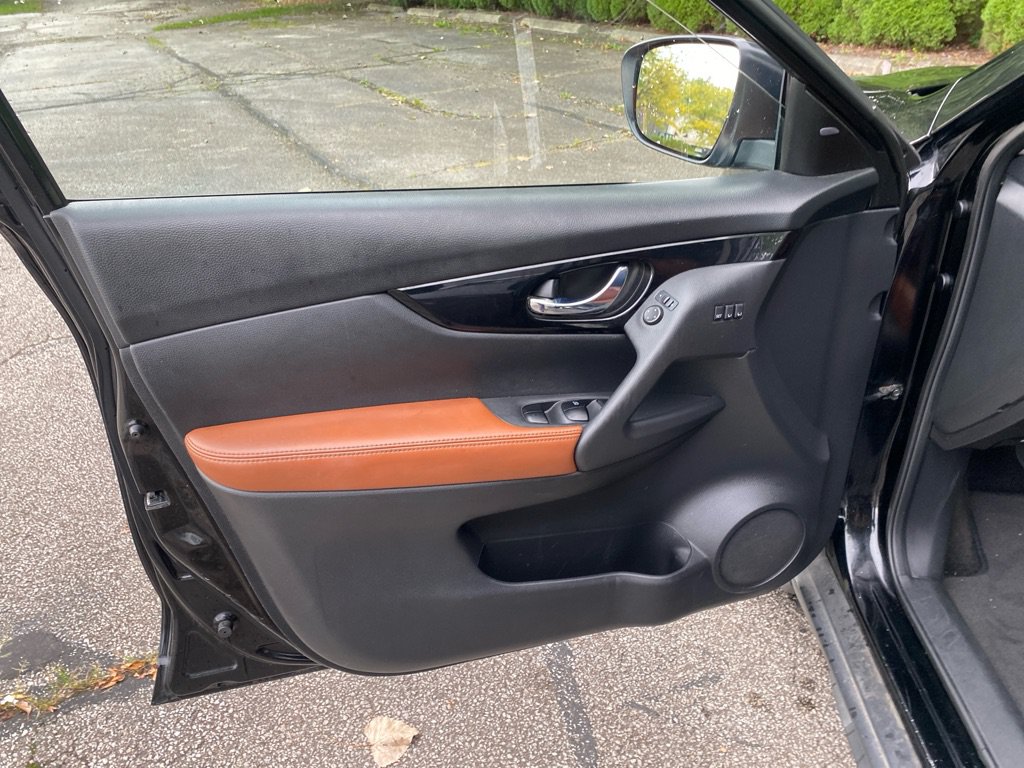 Used 2018 Nissan Rogue SL w/ Premium Package AWD/4WD image 11