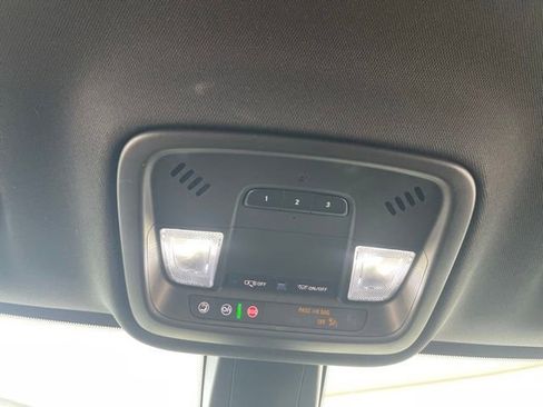 Used 2023 Chevrolet Traverse LT FWD image 42