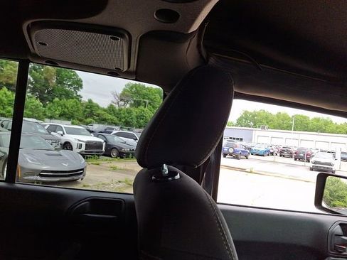Used 2018 Jeep Wrangler Unlimited Sport AWD/4WD image 13