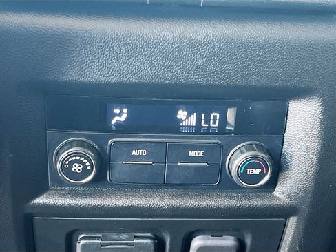 Used 2021 Chevrolet Traverse LT w/ LT Premium Package image 26