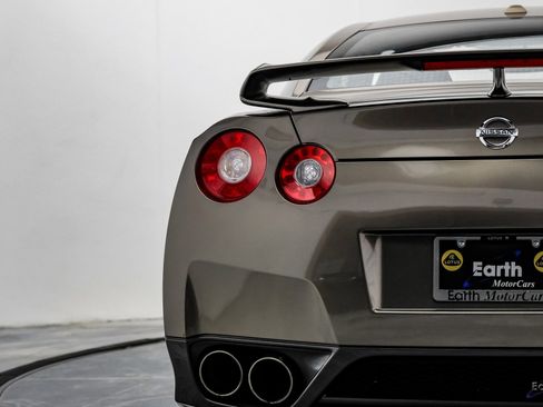 Used 2009 Nissan GT-R Premium image 17