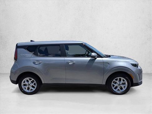 Used 2025 Kia Soul S FWD image 4