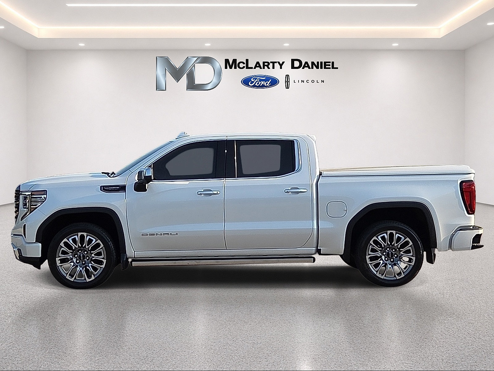 Used 2025 GMC Sierra 1500 Denali Ultimate AWD/4WD image 3
