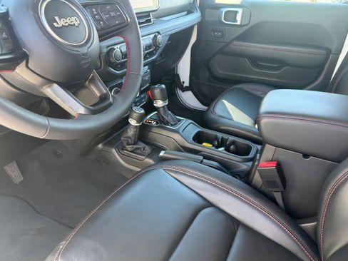 Used 2024 Jeep Wrangler Rubicon w/ Convenience Group image 19