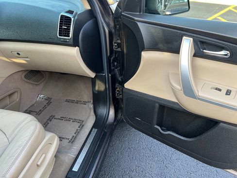 Used 2011 GMC Acadia SLT image 31