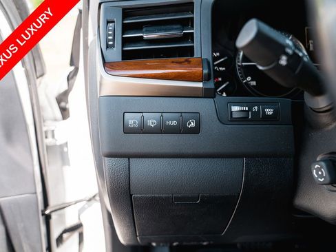 Used 2021 Lexus LX 570 4WD w/ Luxury Package image 14