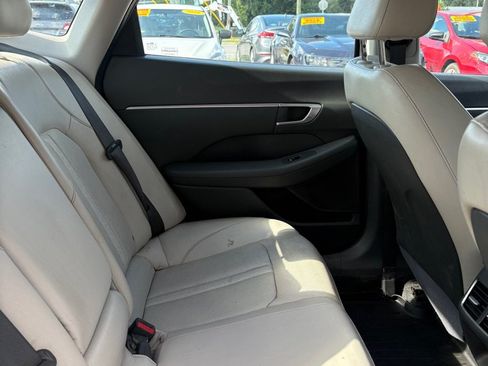 Used 2020 Hyundai Sonata SEL w/ Premium + Sunroof Package FWD image 12