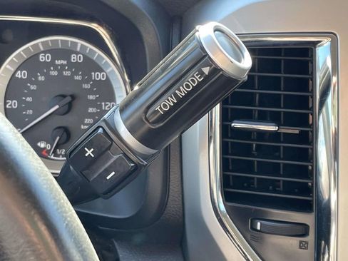 Used 2017 Nissan Titan SL image 21