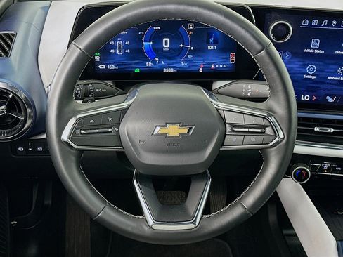 Used 2025 Chevrolet Equinox EV LT image 18