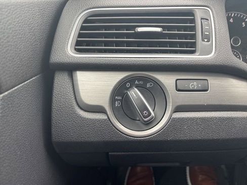 Used 2015 Volkswagen Passat 1.8T SE image 14