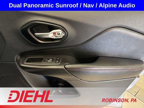 Used 2022 Jeep Cherokee Trailhawk w/ Sun, Sound & Nav Group AWD/4WD image 16
