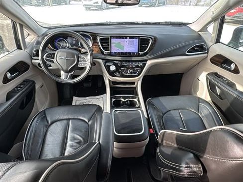 Used 2022 Chrysler Pacifica Limited image 13