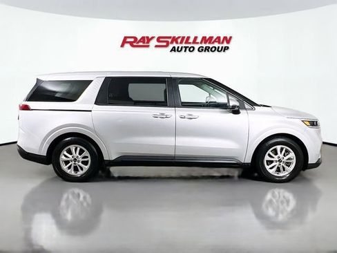 Used 2023 Kia Carnival LX image 8