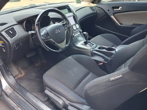 Used 2015 Hyundai Genesis 3.8 RWD image 2