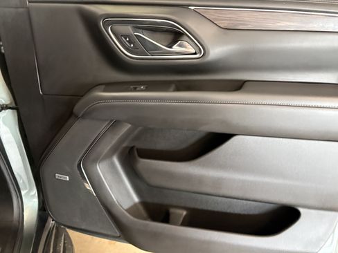 Used 2023 Chevrolet Suburban LT RWD image 37