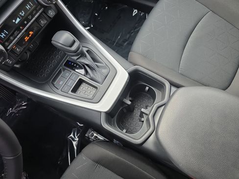Used 2025 Toyota RAV4 XLE image 31