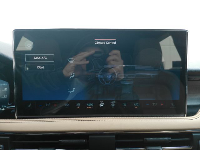 Used 2023 Lincoln Corsair Reserve AWD/4WD image 43