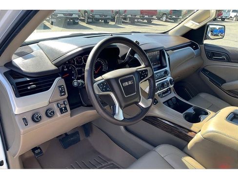 Used 2018 GMC Yukon SLT w/ Open Road Package AWD/4WD image 16