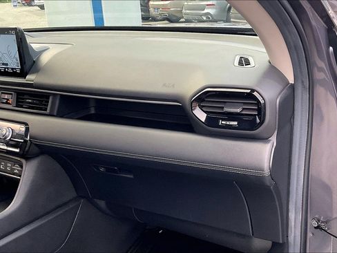 Used 2025 Honda Pilot Touring image 15