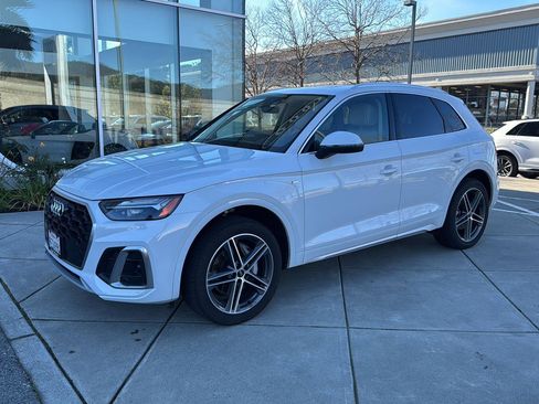 Used 2023 Audi Q5 e Premium Plus w/ Premium Plus Package image 1