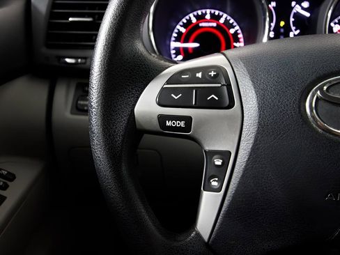 Used 2013 Toyota Highlander FWD image 24