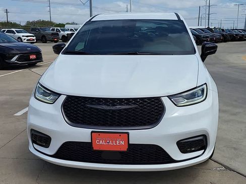 New 2026 Chrysler Pacifica Select FWD image 3