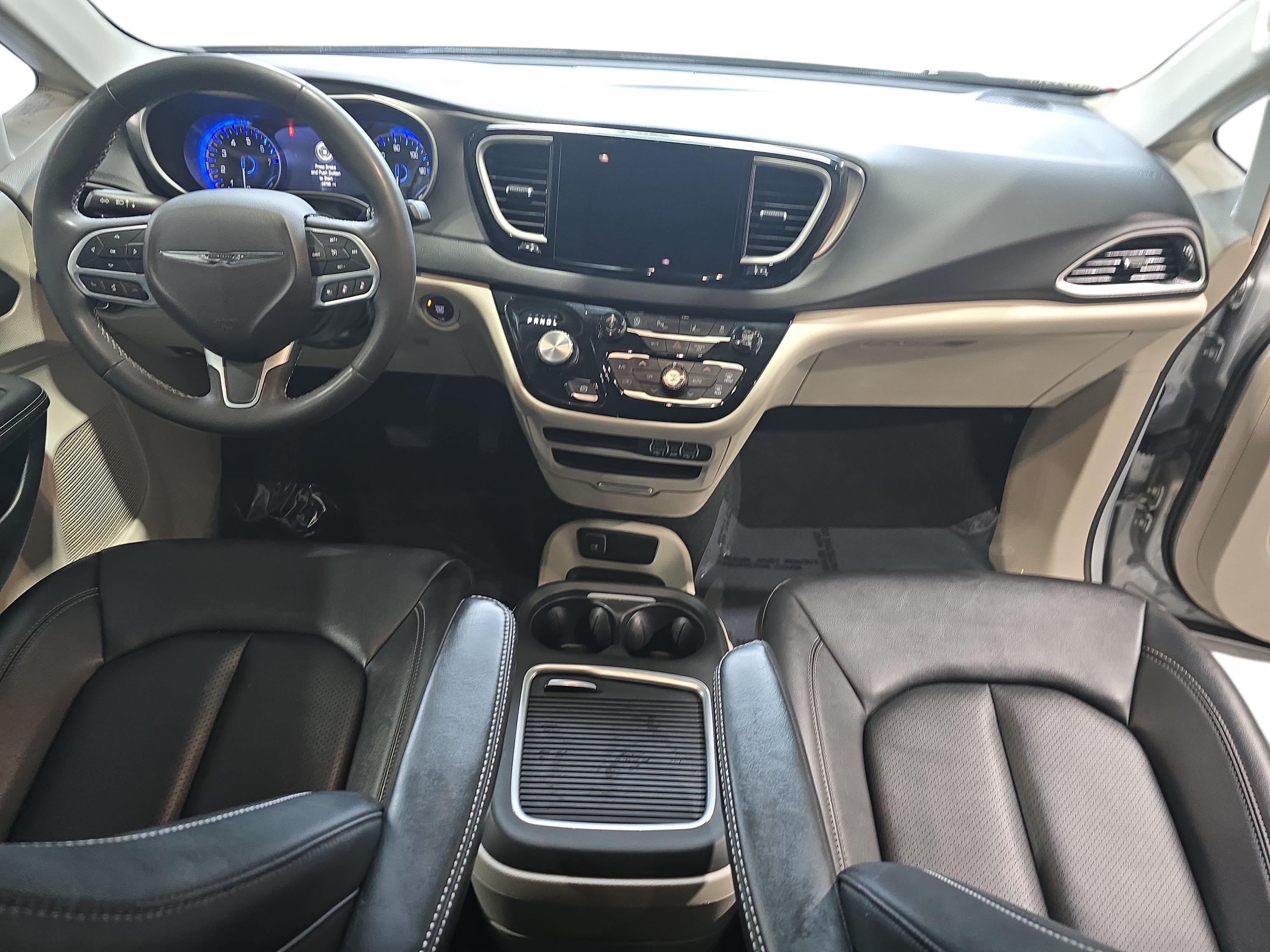Used 2024 Chrysler Pacifica Touring-L FWD image 9