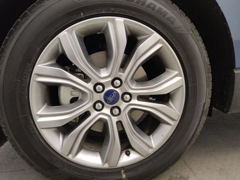 Used 2019 Ford Edge Titanium FWD image 31