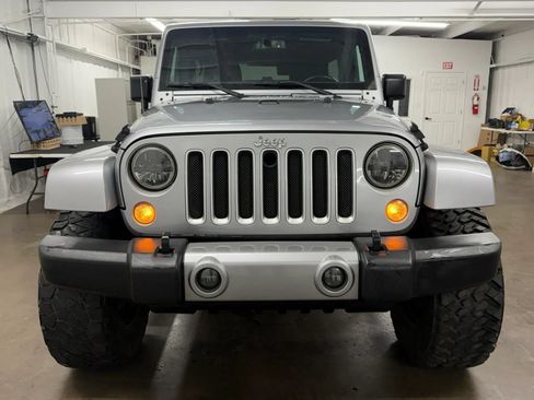 Used 2016 Jeep Wrangler Unlimited Sahara AWD/4WD image 10