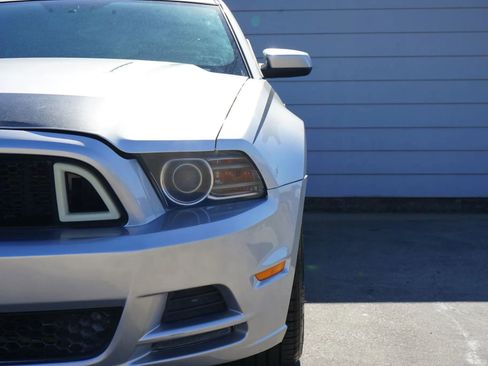 Used 2013 Ford Mustang GT Premium image 8