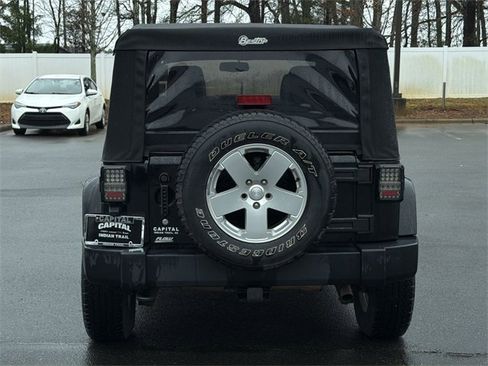 Used 2015 Jeep Wrangler Unlimited Sahara image 12