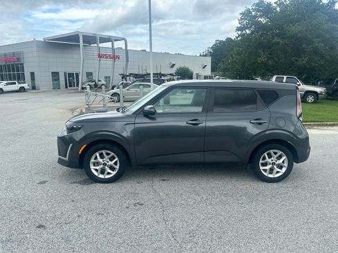 Used 2023 Kia Soul LX w/ LX Technology Package FWD image 8
