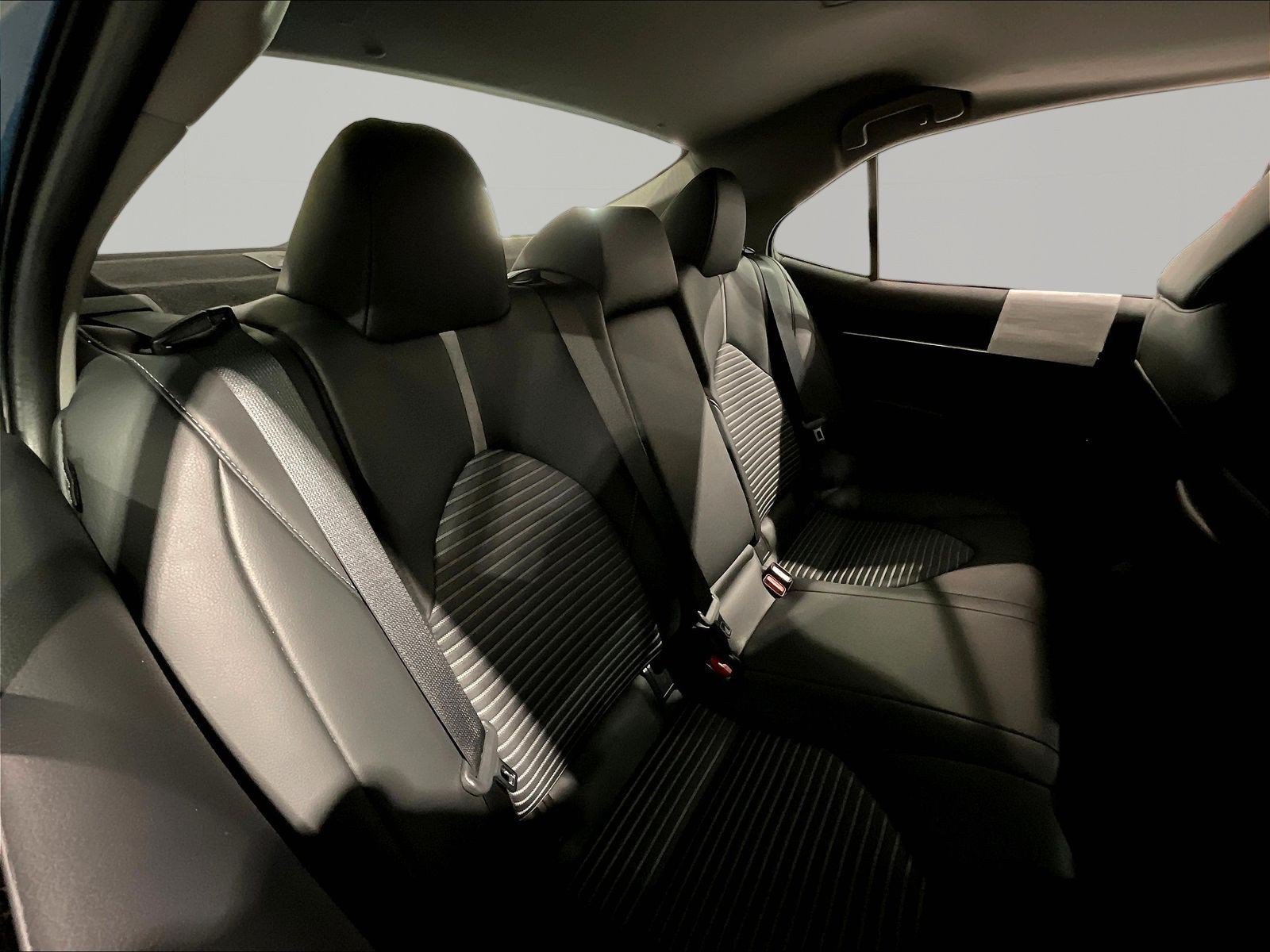 Used 2023 Toyota Camry SE w/ Cold Weather Package FWD image 24