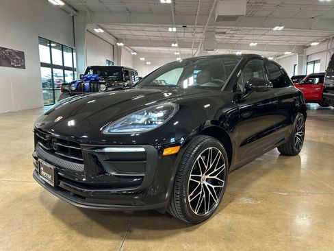 Used 2025 Porsche Macan image 3