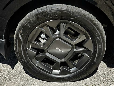 Used 2026 Kia Carnival EX FWD image 23