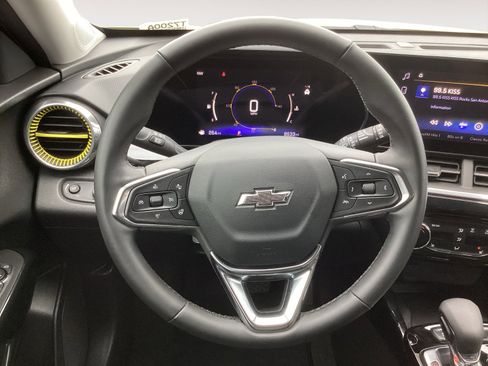 Used 2024 Chevrolet Trax ACTIV w/ Sunroof Package image 17