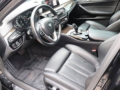 Used 2019 BMW 530i RWD image 9