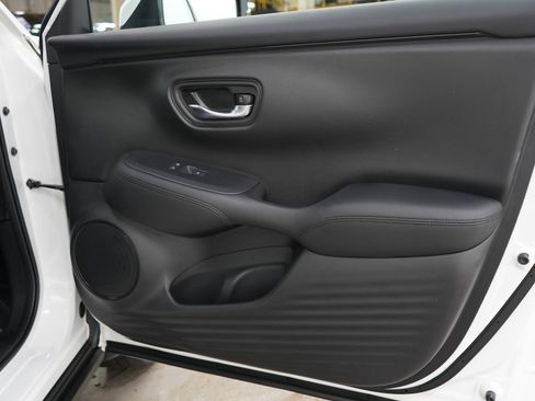 Used 2024 Honda HR-V LX image 9