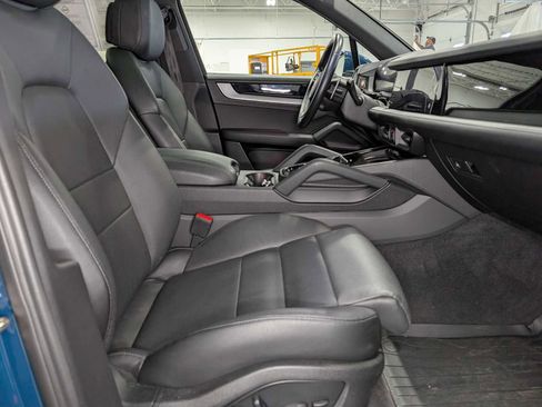 Used 2024 Porsche Cayenne S image 36