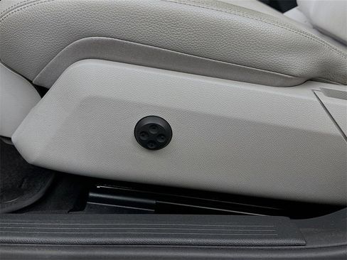 Used 2013 Mercedes-Benz E 350 Sedan image 21