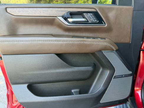 Used 2025 GMC Yukon XL Denali Ultimate w/ LPO, Floor Liner Package AWD/4WD image 43